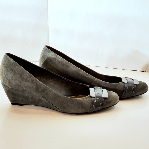 Antonio Melani Gray Suede Wedge Heel, size 7M - Picture 2 of 11